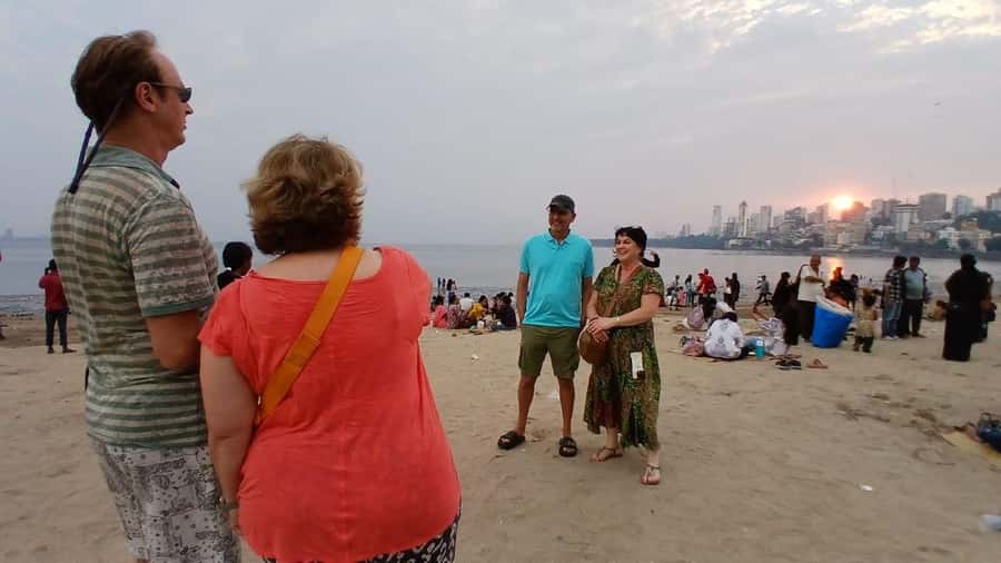 Mumbai: 2 Hours Markets And Temple Tour - Temple lanes and everyday Hindu practice