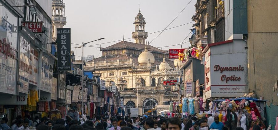Mumbai: Local Markets & Temples Tour - Mangaldas Market and the city’s textile trade