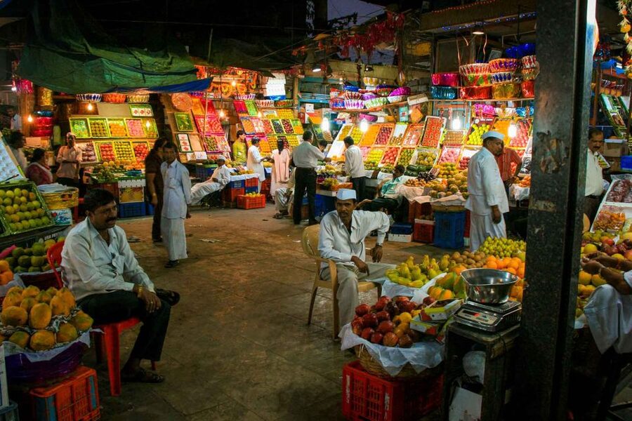 Mumbai: Local Markets & Temples Tour - Starting at Regal Cinema and riding by black cab