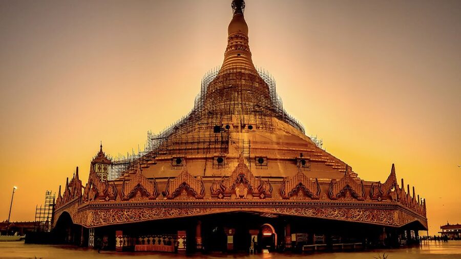 Mumbai: Private tour for Kanheri Caves and Golden Pagoda - Five important caves and the life of the monks
