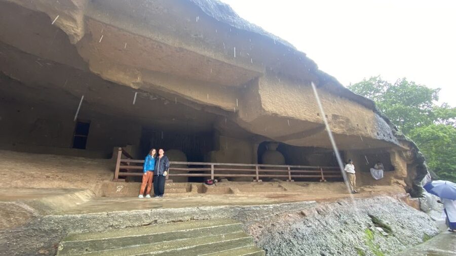 Mumbai: Private tour for Kanheri Caves and Golden Pagoda - What Kanheri feels like underfoot