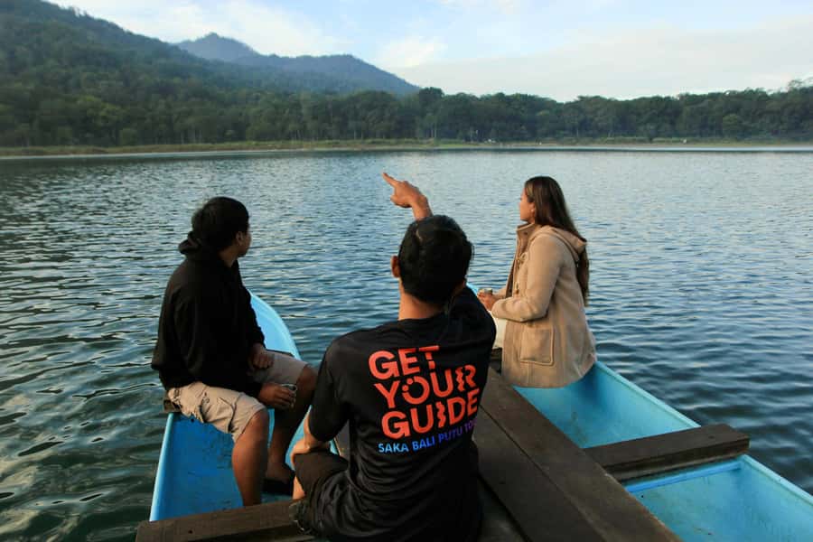 Munduk: Twin Lake Jungle Hike, Ulun Danu Temple, & Waterfall - Starting above Bali’s Twin Lakes