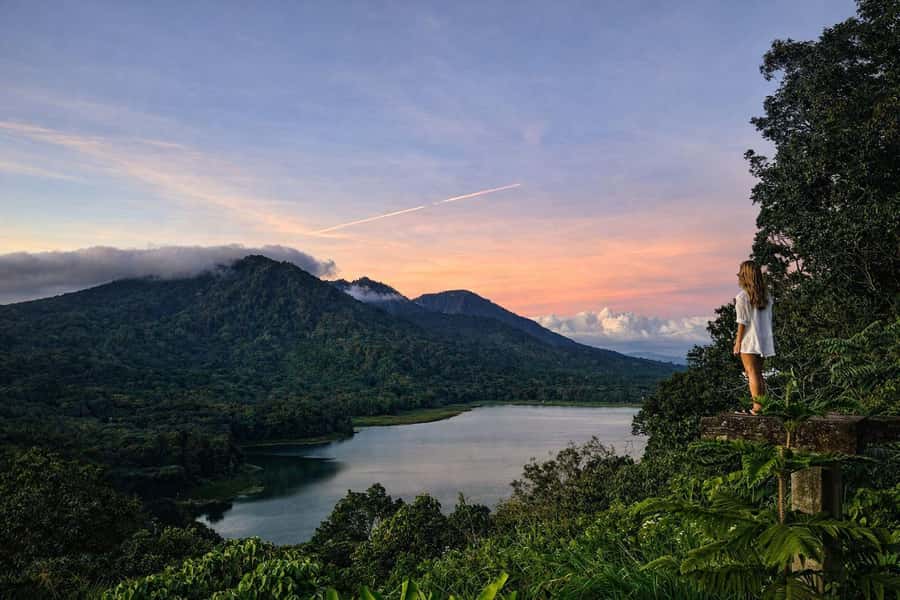 Munduk: Twin Lake Jungle Hike, Ulun Danu Temple, & Waterfall - Entering the rainforest at Bencingah Temple