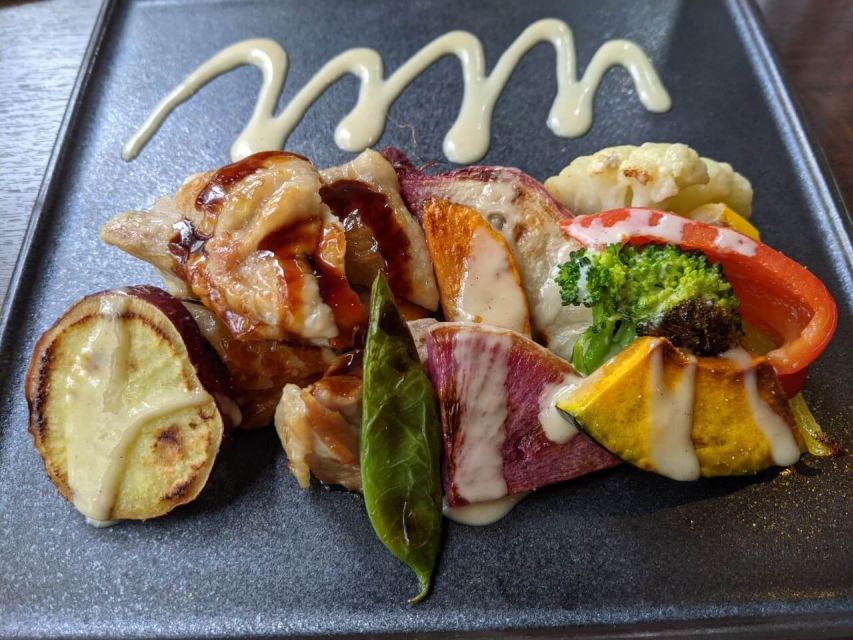 Nagano: Snow Monkeys, Zenkoji Temple & Sake Day Trip - Lunch in a traditional setting