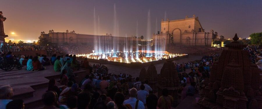 New Delhi: Akshardham Temple Tour with Water and Light Show - India Gate, Rajpath, and the government district