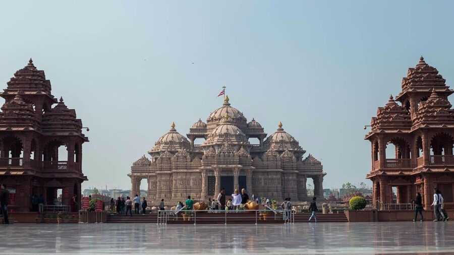 New Delhi: Akshardham Temple Tour with Water and Light Show - The Sahaj Anand Water Show at night