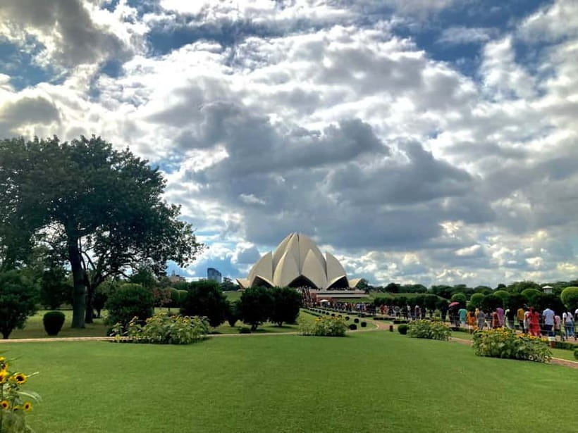 New Delhi: Lotus Temple Private Tour with Skip-the-Line - A three-hour visit with room to slow down