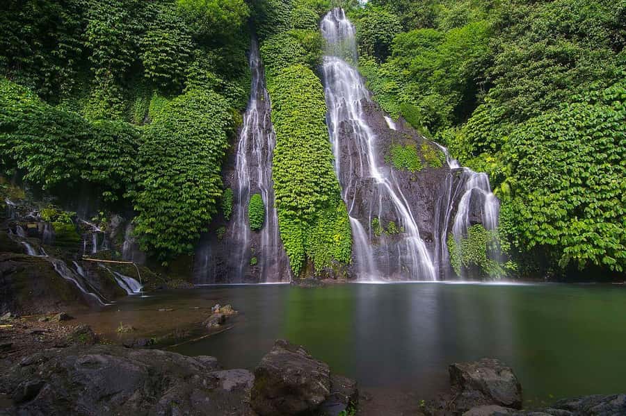 North Bali: Banyumala Waterfall and Ulun Danu Beratan Temple - Handara Gate: a famous picture with a practical catch