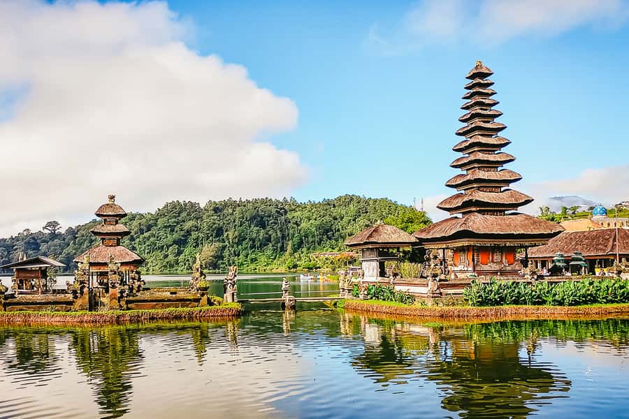 North Bali: Sunrise Tour with Dolphins, Waterfalls & Temples - Sunrise and dolphins off Lovina