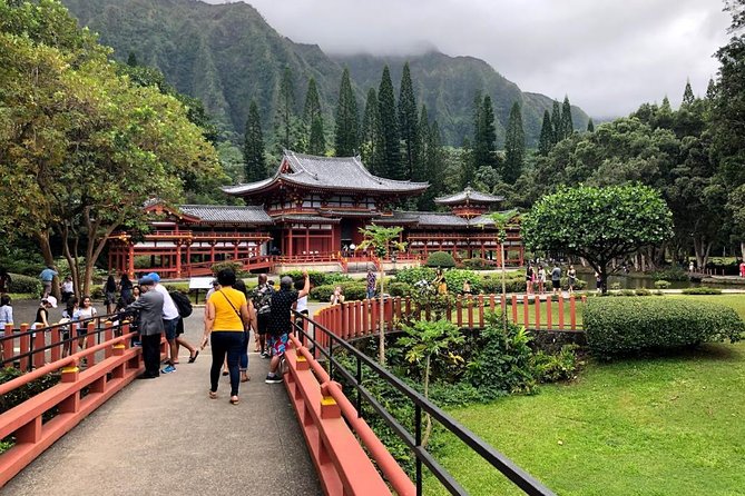 Oahu Circle Island Tour with Byodo-In Temple Admission - Morning pickup and the first views from Waikiki
