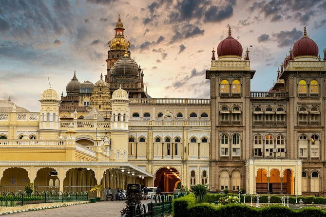 Old Bangalore Historical Walk thro Palace, Temples, Fort & Market - Sri Krishnarajendra Market in full working order