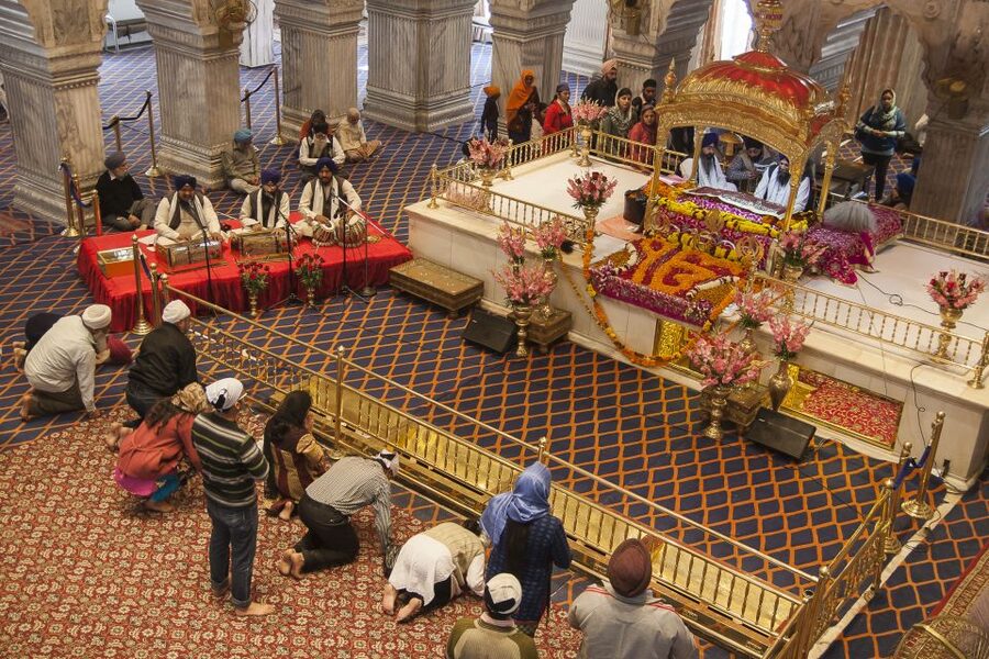 Old Delhi Temples and Spiritual Sites Private 6-Hour Tour - Lotus Temple: a calm architectural contrast