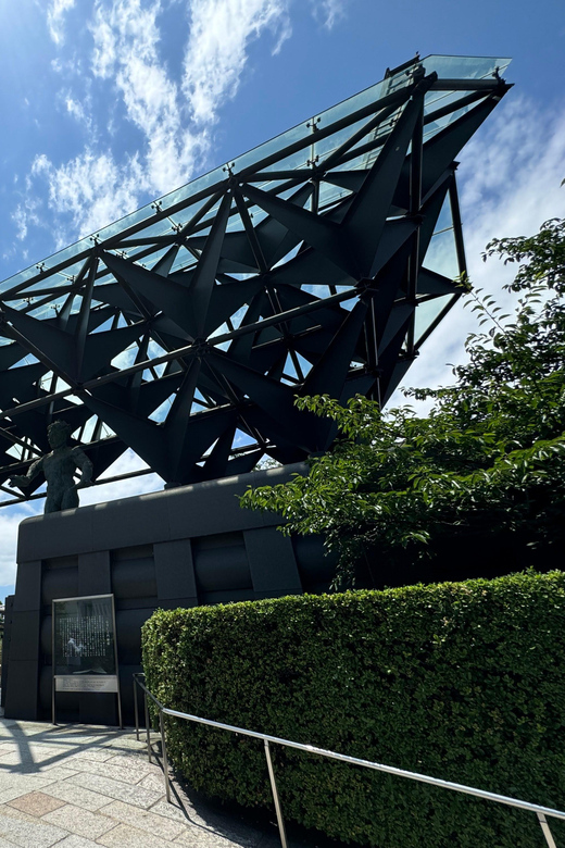 Osaka: Japan’s Oldest Temple & Bone Buddha Walking Tour - What the private format adds