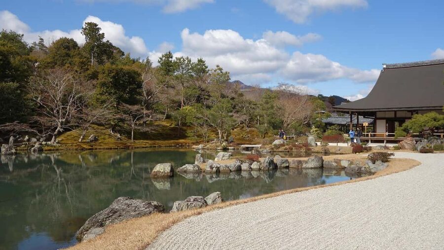 Osaka/Kyoto: Arashiyama, Nara Park, Fushimi Shrine Tour - Guide language and the level of explanation