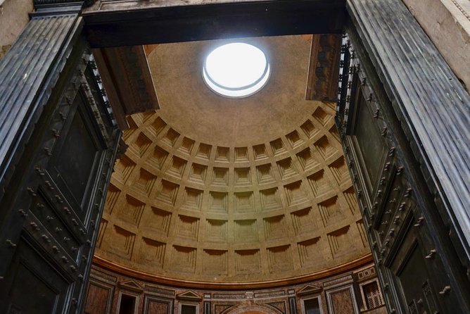 Pantheon Elite Guided Tour - Rome's Iconic Ancient Temple - How the group size and headsets affect the visit