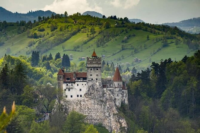 Peles Castle, Bran Castle, Rasnov Fortress and Sinaia Monastery Tour from Brasov - Lunch in Bran and the cost of eating