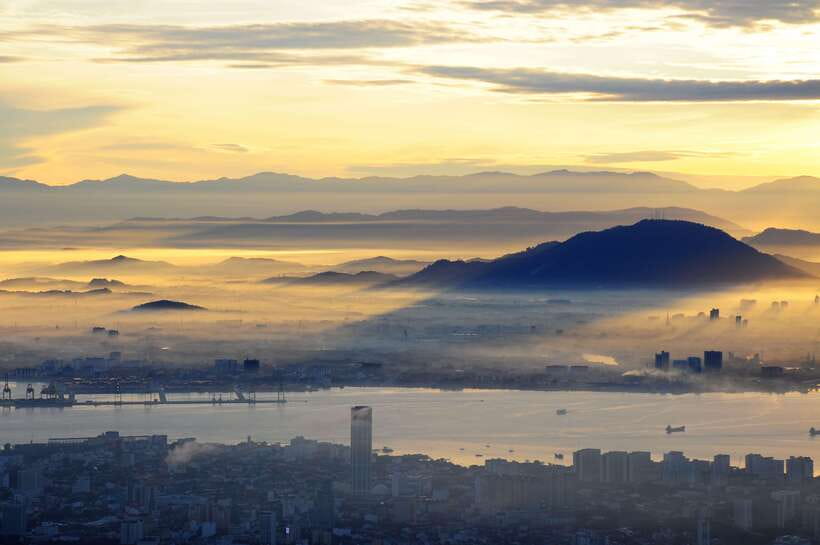 Penang: Kek Lok Si Temple and Penang Hill Guided Tour - Kek Lok Si Temple: start with the big picture