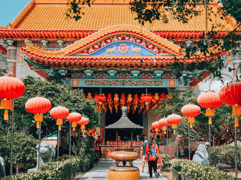 Penang: Kek Lok Si Temple and Penang Hill Guided Tour - The Bronze Statue and the best photo stops