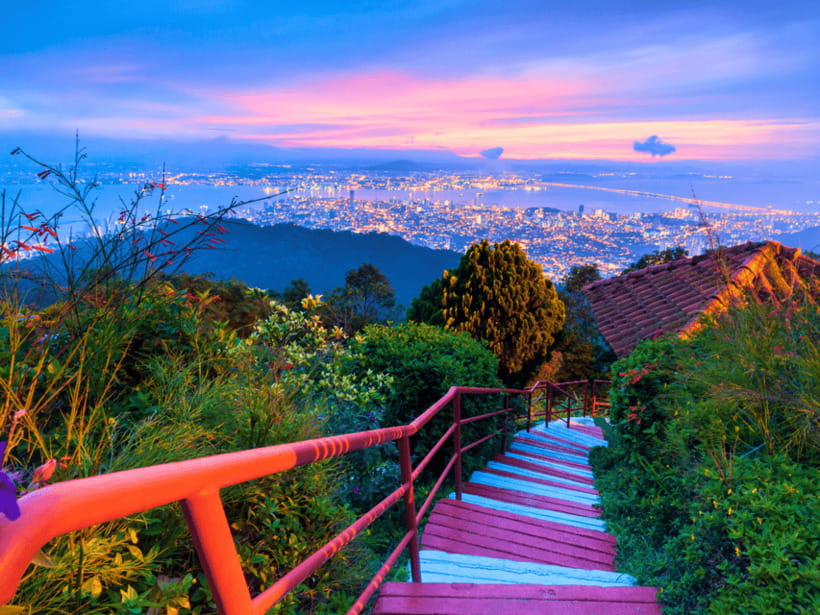 Penang: Kek Lok Si Temple and Penang Hill Guided Tour - Riding the Penang Hill funicular to 833 meters