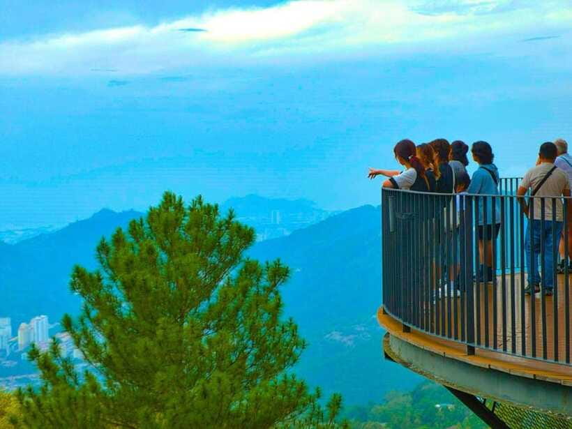 Penang: Kek Lok Si Temple and Penang Hill Guided Tour - The guide can make or break the experience