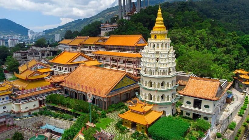Penang: Private Highlights Tour with Temples, Hill & Gardens - Riding The Funicular To Penang Hill