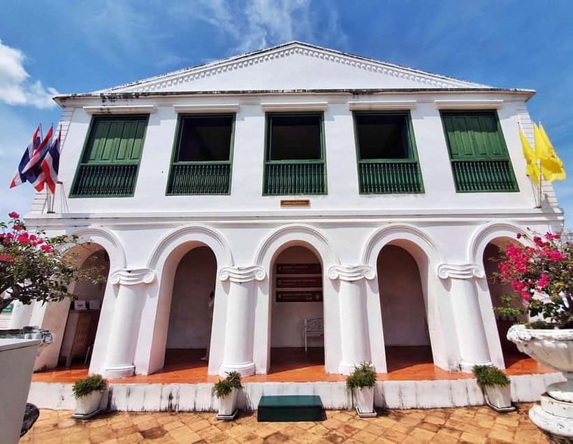 Petchaburi Temples & Royal Palace - small Join Group Tour - Who should book this experience?