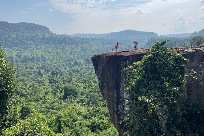 Phnom Kulen Waterfall and Banteay Srei Temple Tour from Siem Reap - Phnom Kulen Waterfall: the day’s refreshing pause