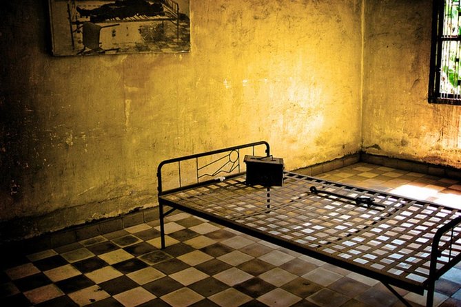 Phnom Penh City Tour, Silver Pagoda, Genocide Museum, Killing Fields - Transport, group size, and the value of the price