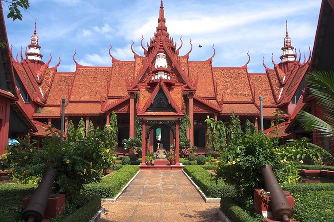Phnom Penh City Tour, Silver Pagoda, Genocide Museum, Killing Fields - The guides make the difference