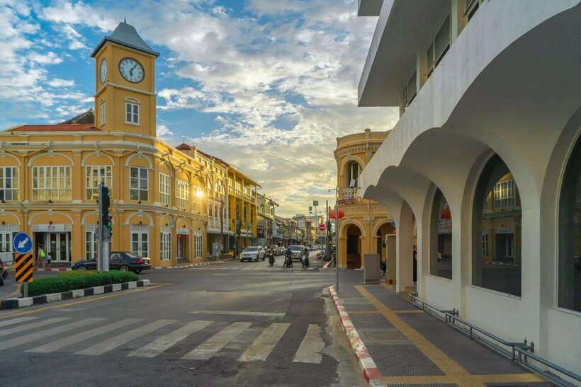 Phuket: Half-Day City Tour with Big Buddha and Wat Chalong - Old Town: the most rewarding walk of the day