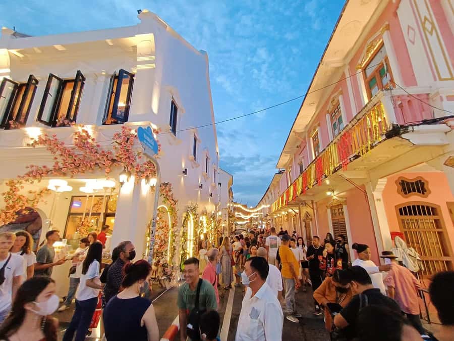 Phuket: Old Town, Chalong Temple, and Great Buddha Van Tour - What this Phuket route actually gives you