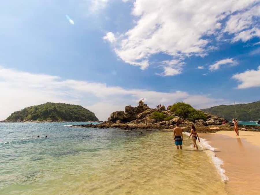 Phuket: PromthepCape,Swim Ya-Nui Beach,Buddha,Chalong Temple - The Big Buddha: confirm this stop before booking