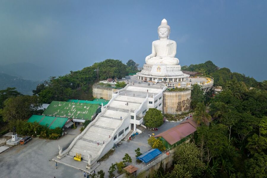 Phuket: Wat Chalong, Viewpoint, and Old Town Guided Tour - The guides are a major part of the value