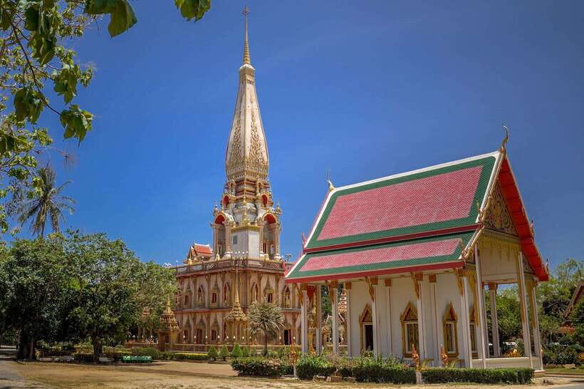 Phuket: Wat Chalong, Viewpoint, and Old Town Guided Tour - Karon Viewpoint and Phuket’s famous coastal view