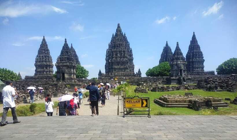 Prambanan Temple Afternoon Tour - Two hours among the tall Hindu shrines
