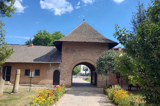 Princely Court of Târgoviște and Curtea de Argeș Monastery - Golești Museum and a quieter side of Romania