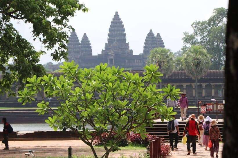 Private Angkor Wat Sunset Tour with Lunch and Snack Included - The South Gate and Angkor Thom