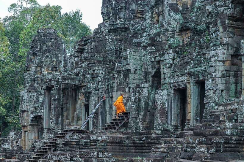 Private Angkor Wat Sunset Tour with Lunch and Snack Included - Bayon Temple and its stone faces