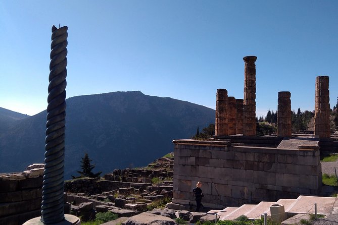 Private Delphi and Hosios Loukas Monastery - Great Lunch and Drinks Included - Lunch in a small town, with Greek food and drinks