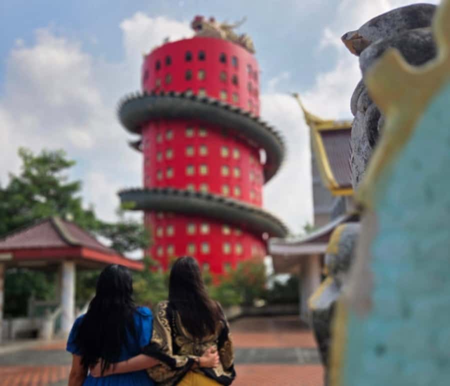 Private Floating & Train Market + DRAGON Temple + Thai Cafe - Is $150 per person good value?