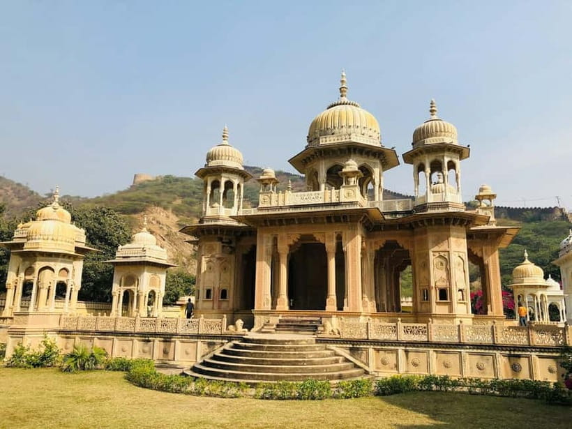 Private Full-Day Jaipur Guided Tour with Monkey Temple - Hawa Mahal: Jaipur’s famous pink facade