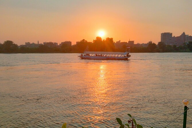 Private Guided Tour in Giza Pyramids, Valley Temple, and Sphinx - Guides, drivers, and the feel of the service