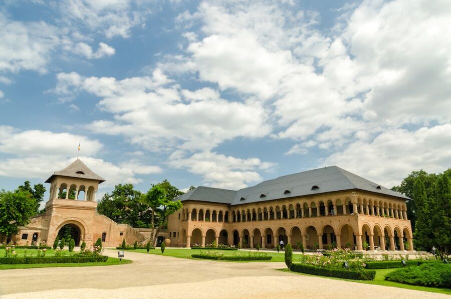 Private Half Day Trip to Snagov Monastery & Mogosoaia - What the private format really adds