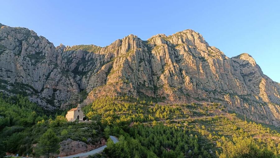 Private Montserrat Monastery with pickup + Winery or Caves - Choosing the winery and local meal