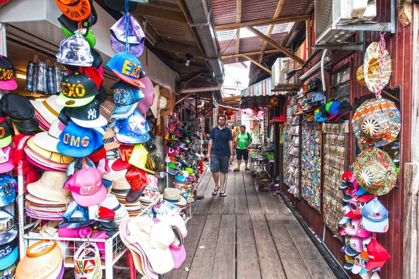 Private Penang City Tour with Kek Lok Si Temple - George Town’s UNESCO streets and Penang street art
