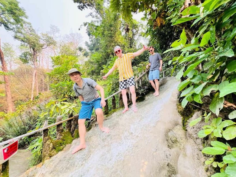 Private : Sticky Waterfall & Secret Temple & Karen Village. - Lunch with a local guide