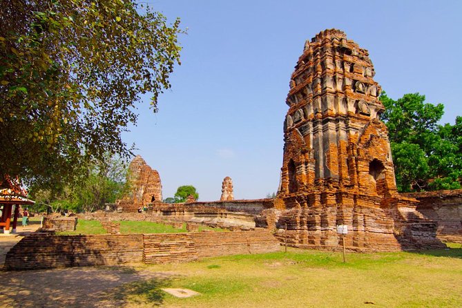 Private Tour: Ayutthaya Temples, Ruins and Lunch on River Cruise - Wat Phra Sri Sanphet shows the royal scale
