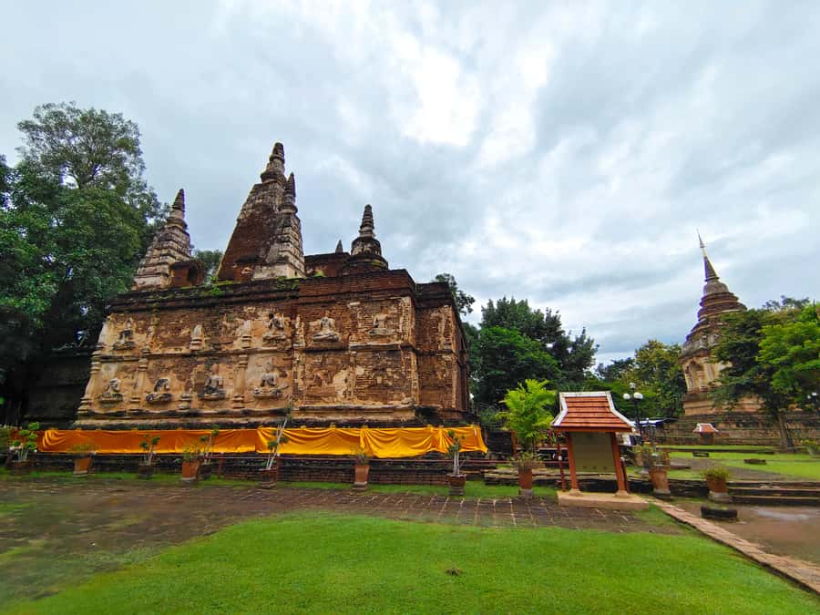 Private tour Chiangmai , Explore hidden gems Lanna temple - Wat Umong’s Tunnels and Forest Setting