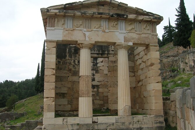 Private Tour Delphi, Village of Arachova, Osios Loukas Monastery - Arachova: one hour for food, crafts, and mountain-town life