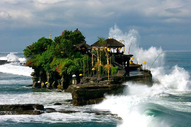 Private Tour: Full-Day Tanah Lot and Uluwatu Temples with Kecak Fire Dance Show - Padang Padang Beach adds a welcome change